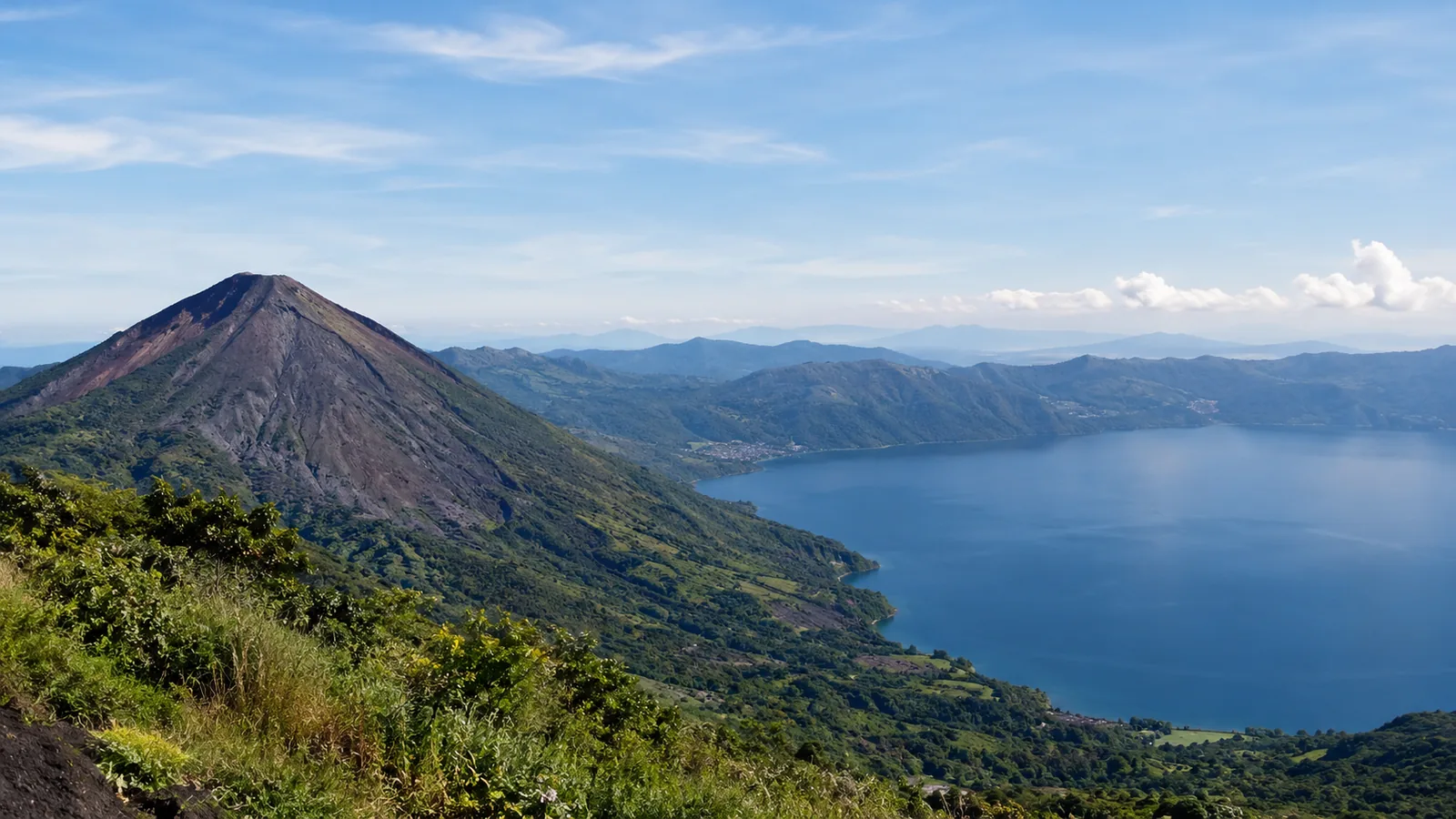 Volcán de Santa Ana y Lago de Coatepeque